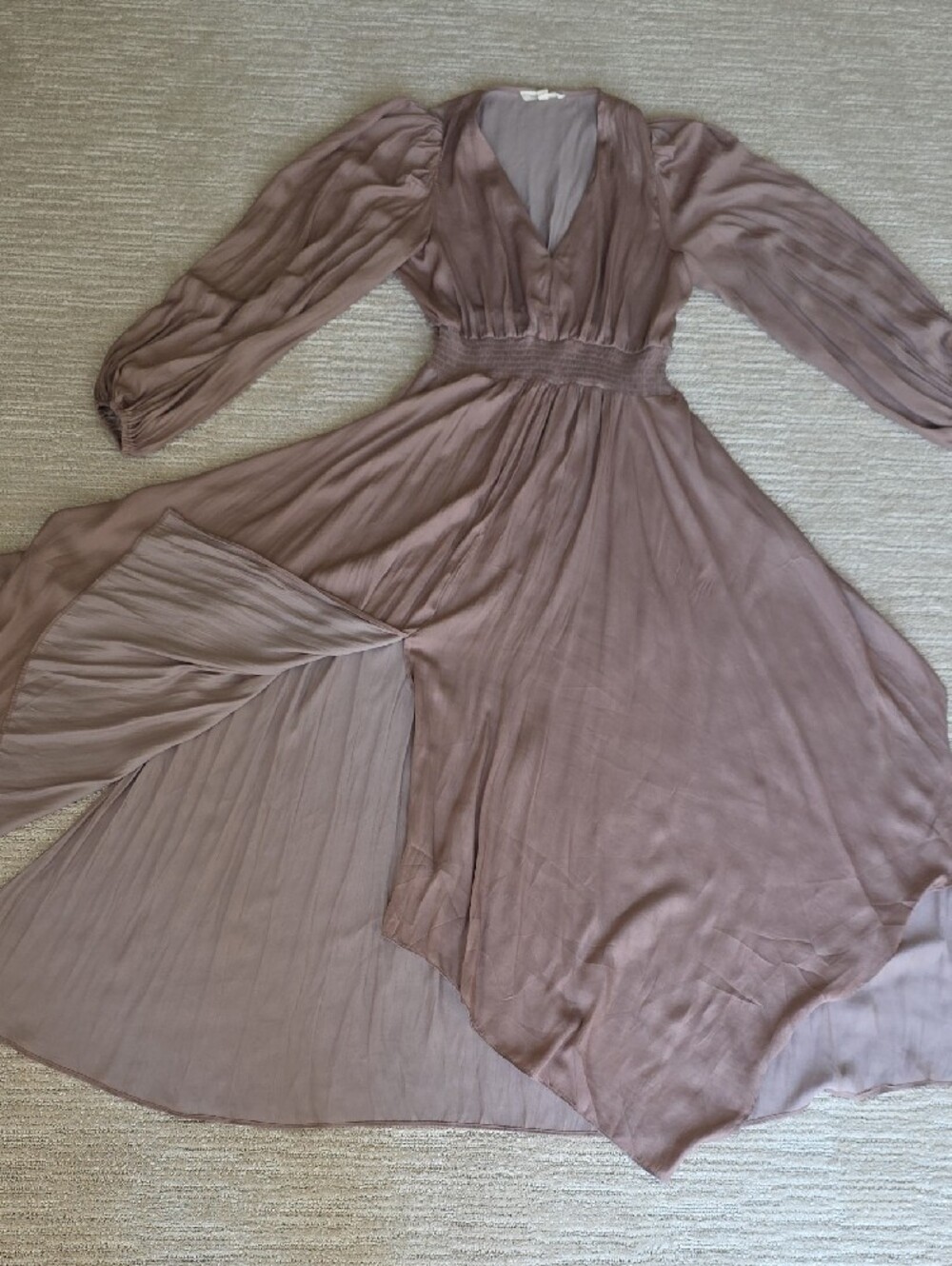 Flowing Long-Sleeve V-Neck Maxi Dress in Dusty Mauve - Picture 7 of 9
